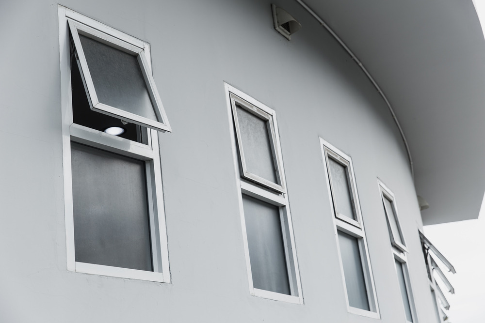 Home with awning windows (The Benefits of Awning Windows)