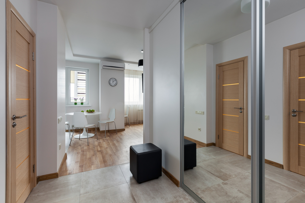 The Benefits of Mirrored Closet Doors